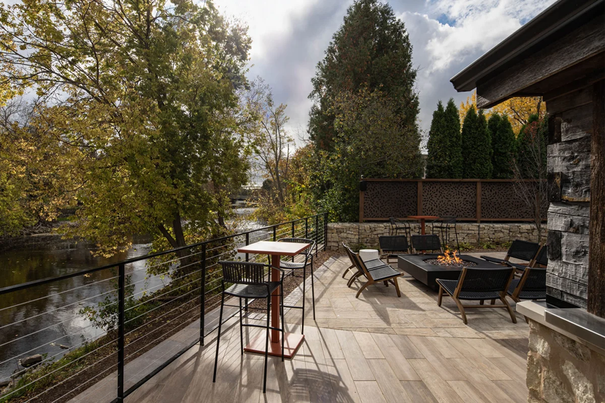 blindhorsepatio3 blindhorsepatio3